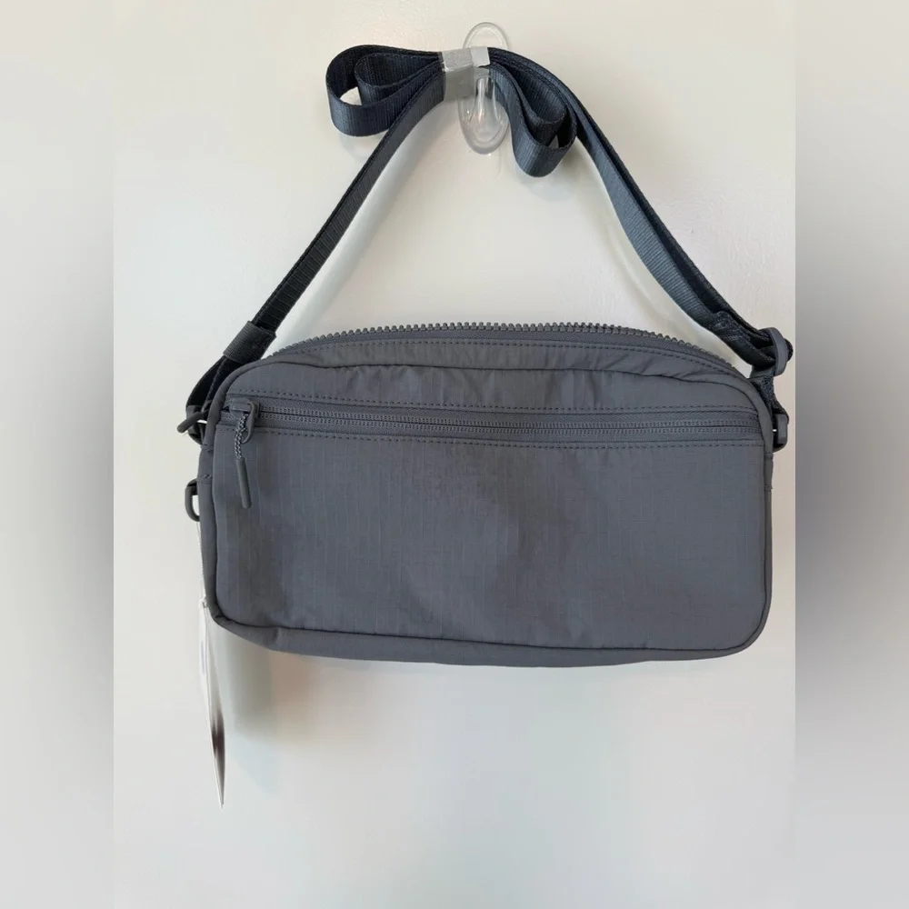 Lululemon Multi-Pocket Crossbody - Picture 4 of 7